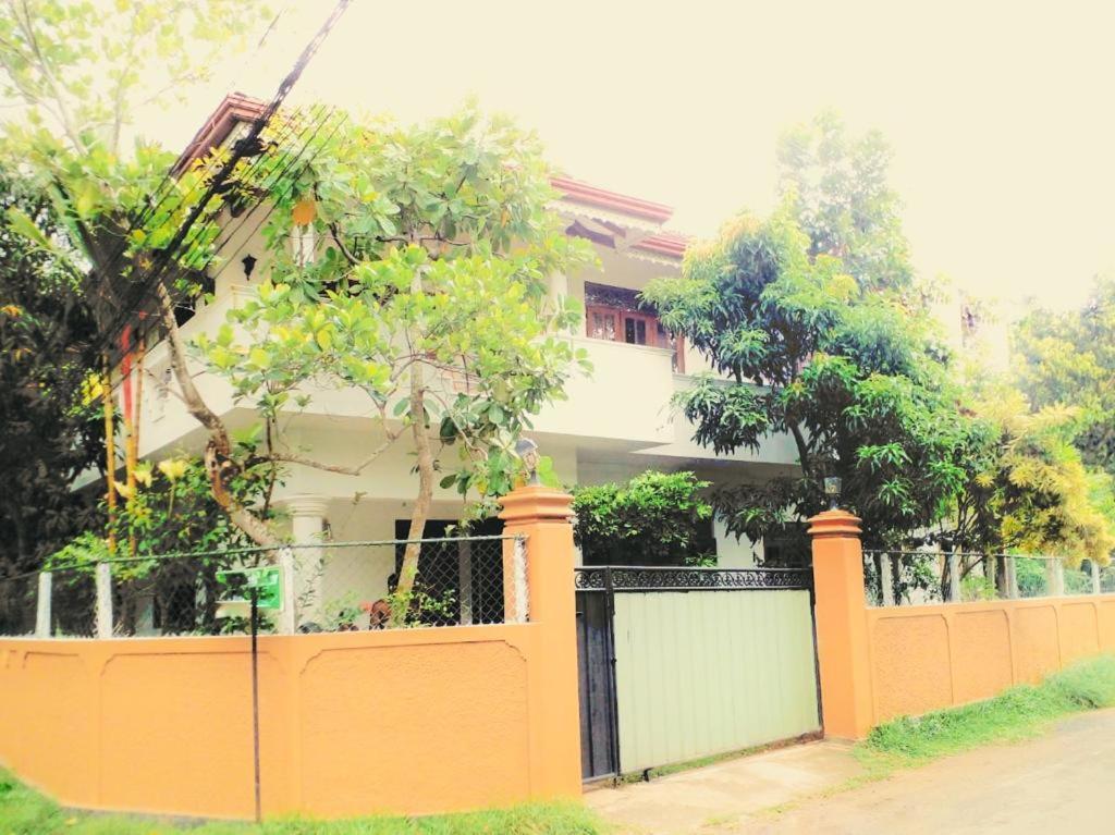 The Tourist Balcony Apartment Negombo Luaran gambar