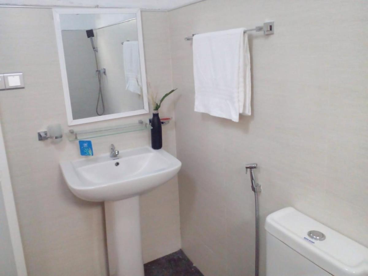 The Tourist Balcony Apartment Negombo Luaran gambar